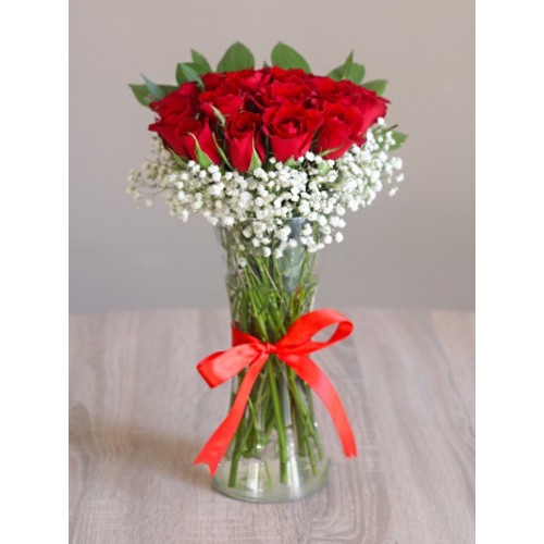 Vazoda 15 Adet Kırmızı Gül
